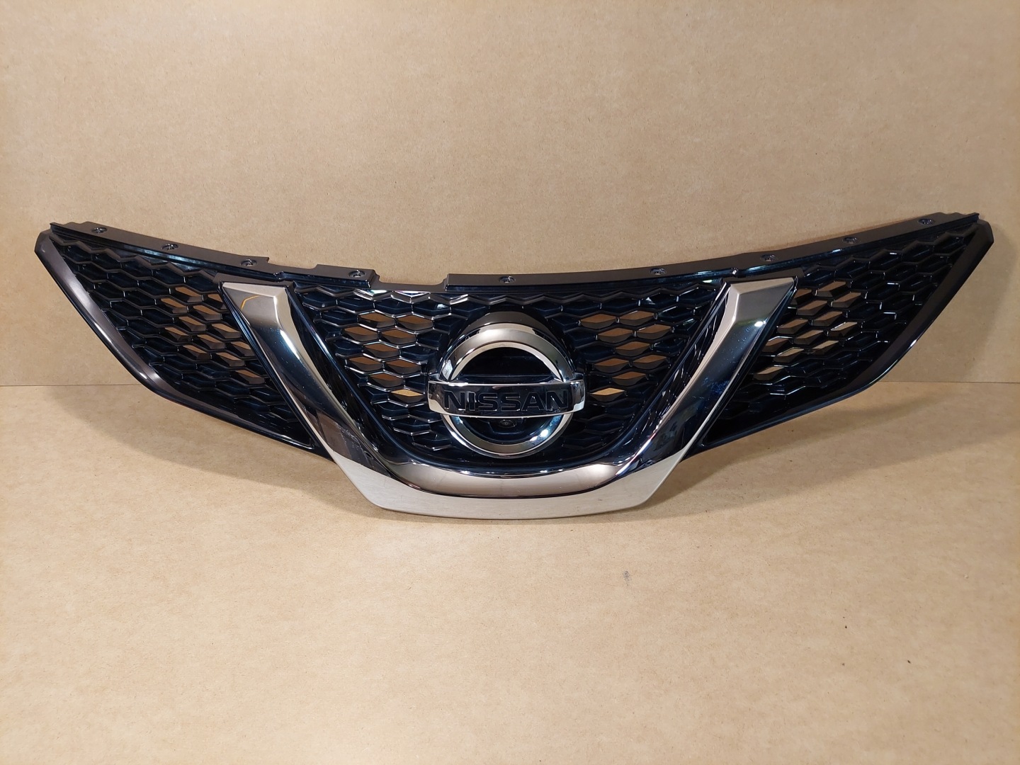 Nissan Qashqai J11 Kühlergrill FRONTGRILL Kühlergitter 623124EA0D - Thumbnail 1