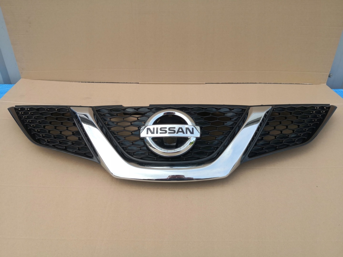 Nissan Qashqai J11 Kühlergrill FRONTGRILL Kühlergitter 623124EA0D - Thumbnail 8
