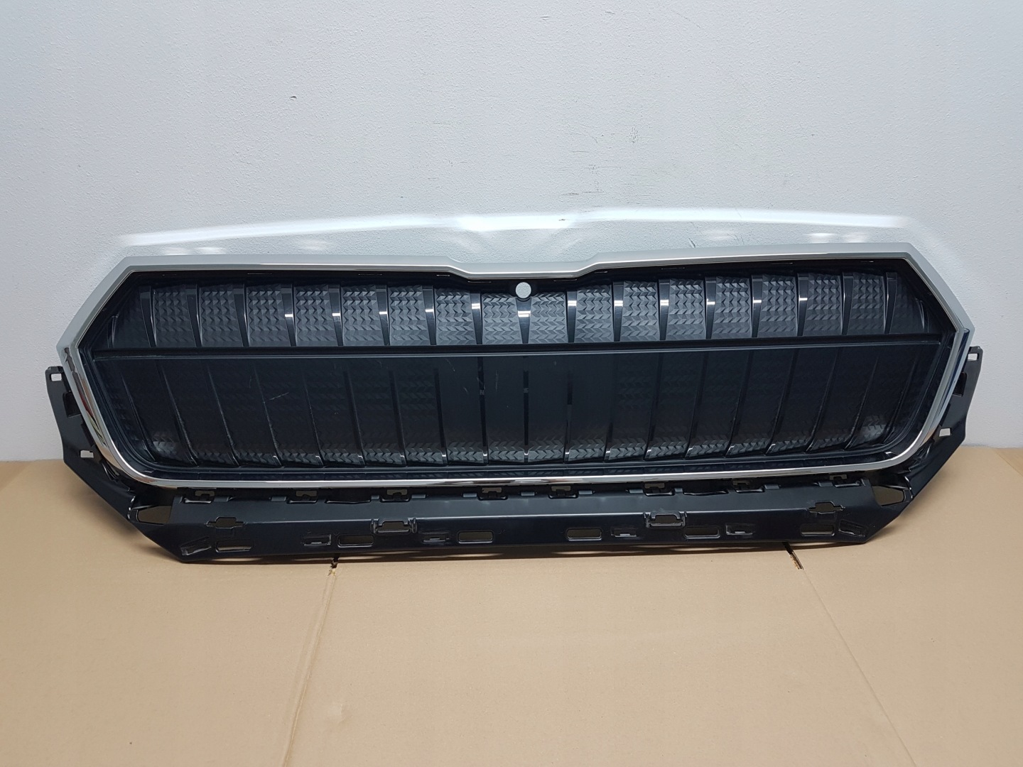 Skoda Enyaq 5LA Kühlergrill FRONTGRILL Kühlergitter 5LA853653 - Thumbnail 1