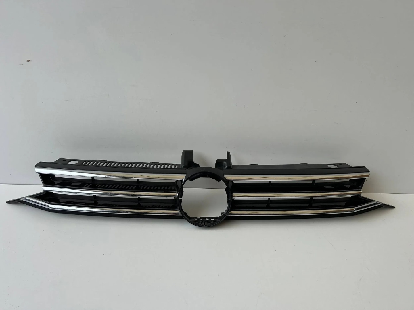 VW Touran 5T Kühlergrill FRONTGRILL Kühlergitter 5TA853651H - Thumbnail 1