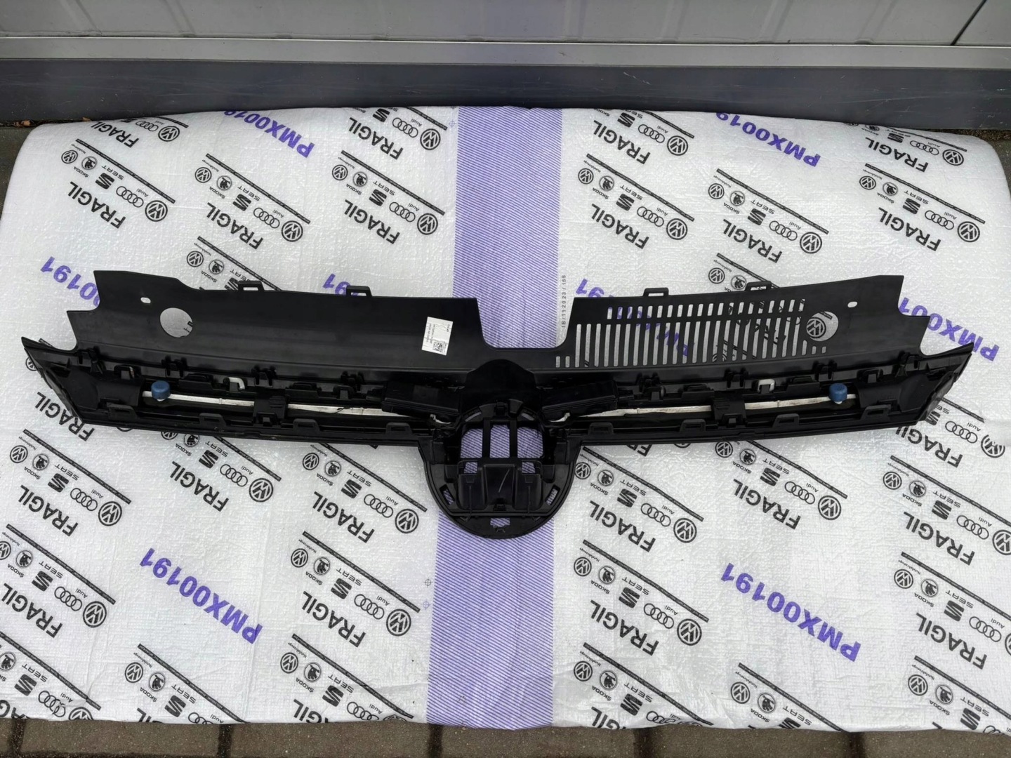 VW Golf V Kühlergrill FRONTGRILL Kühlergitter 5H0853651AC - Thumbnail 11