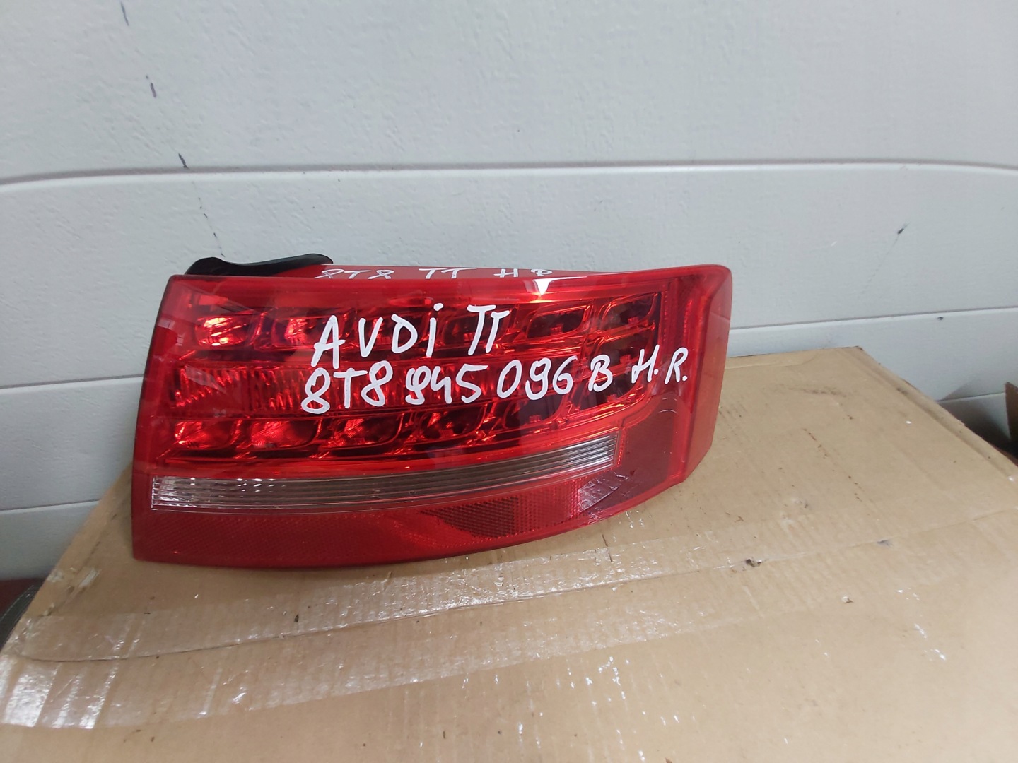 Audi TT 8T8 Rückleuchte 8T8945096B Rearlamp - Thumbnail 1