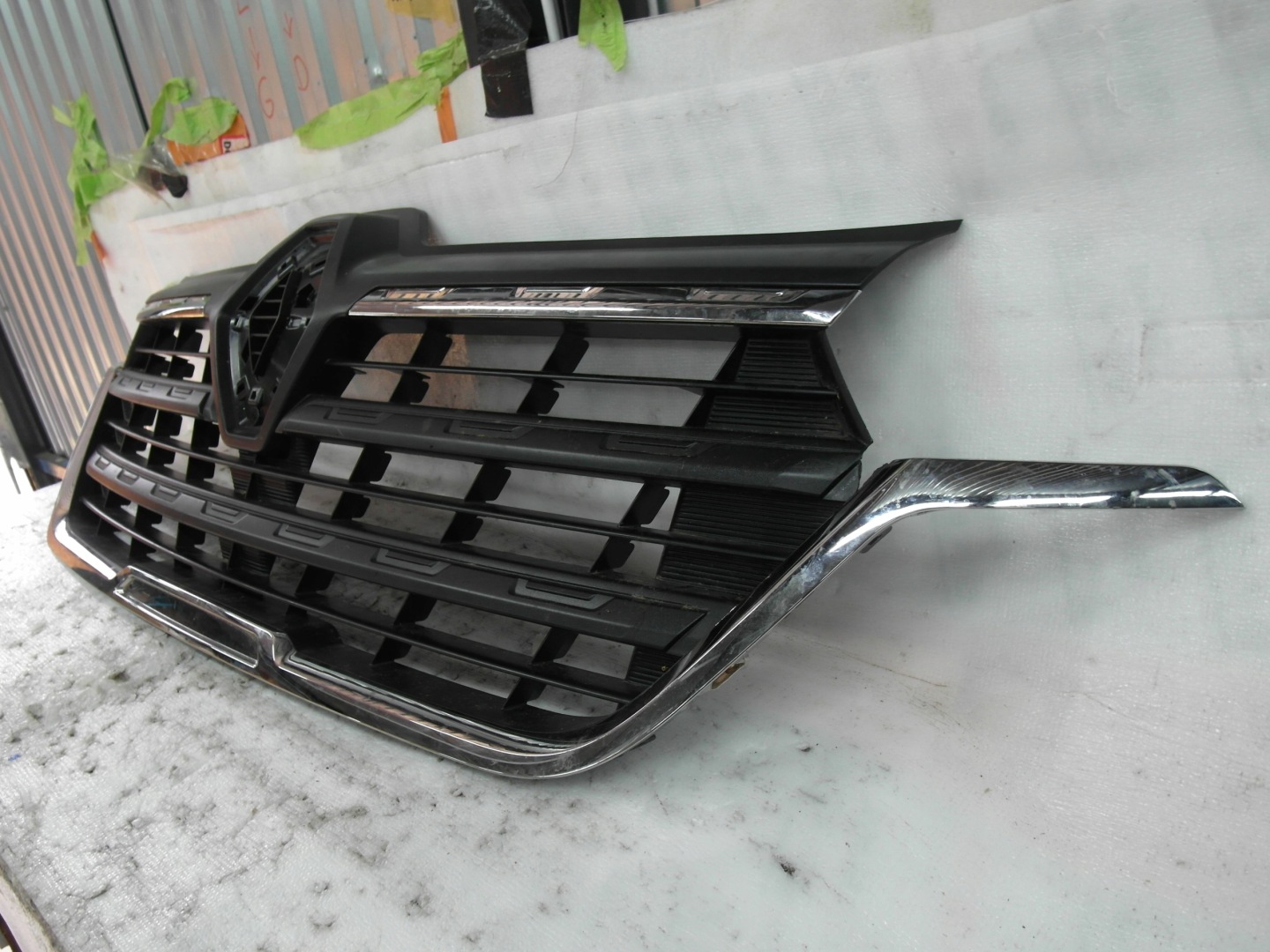 Renault Trafic L Kühlergrill FRONTGRILL Kühlergitter 623103743R - Thumbnail 3
