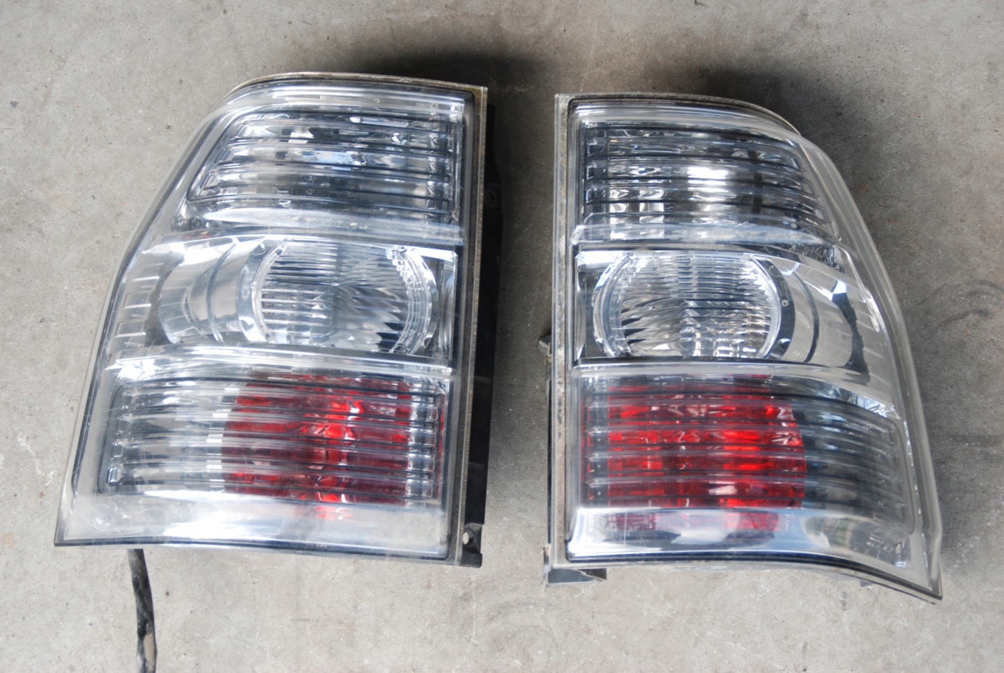 Mitsubishi Pajero V80 Rückleuchte Rearlamp - Thumbnail 1