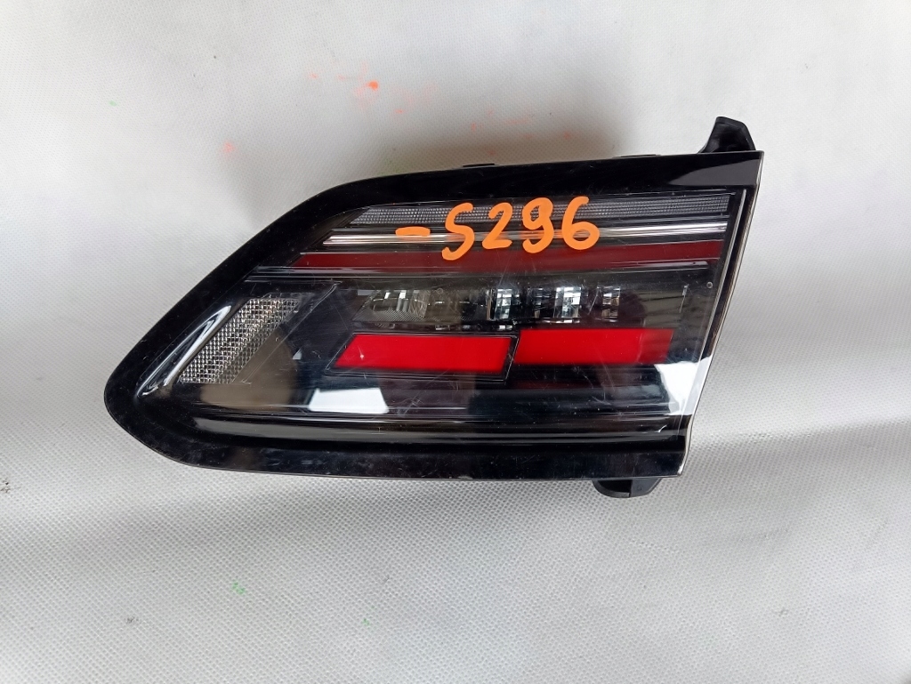 VW Golf V Rückleuchte 3G8945308A Rearlamp - Thumbnail 1