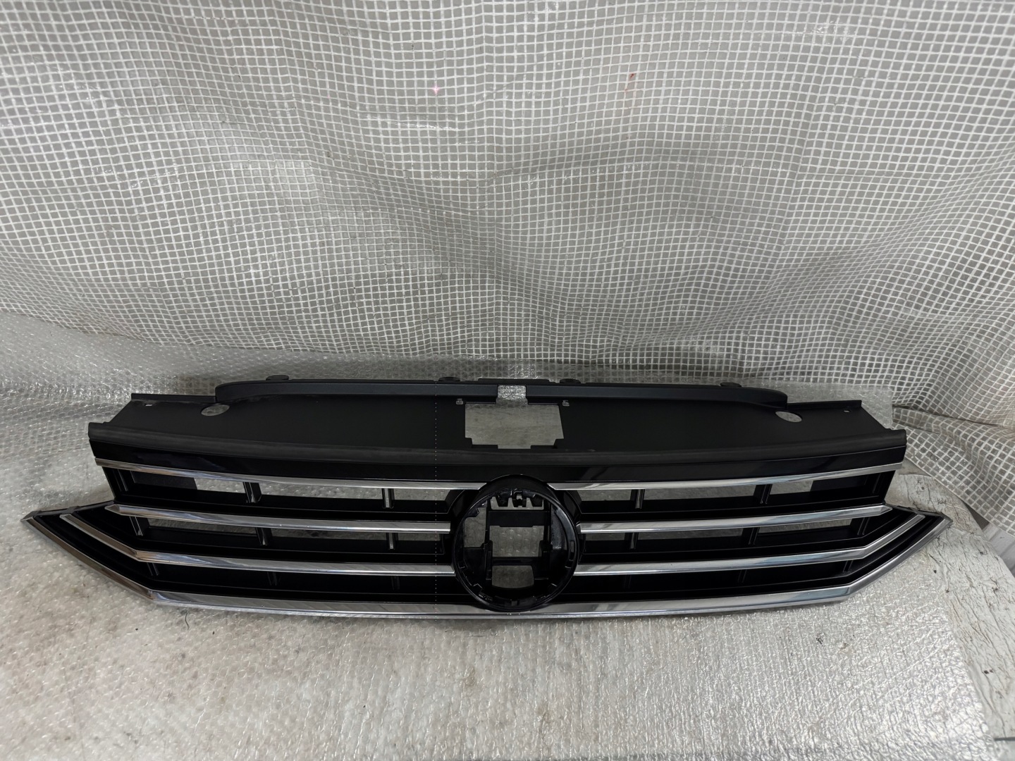VW Passat B8 Kühlergrill FRONTGRILL Kühlergitter 3G0853651DJ - Thumbnail 1