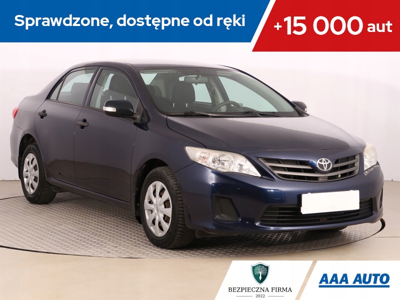 Toyota Corolla X Sedan Facelifting 1.6 Valvematic 132KM 2013