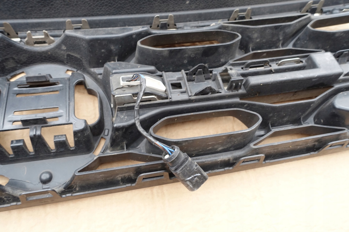 VW T-Roc A1 Kühlergrill FRONTGRILL Kühlergitter 2GA853653HL - Thumbnail 9