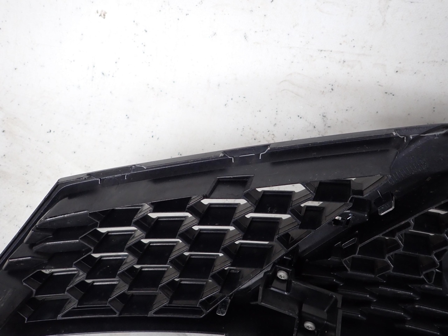 Nissan Pulsar C13 Kühlergrill FRONTGRILL Kühlergitter 623103ZL0A - Thumbnail 7
