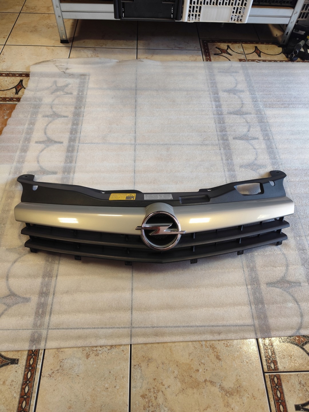 Opel Astra Kühlergrill FRONTGRILL Kühlergitter 13108460 - Thumbnail 1