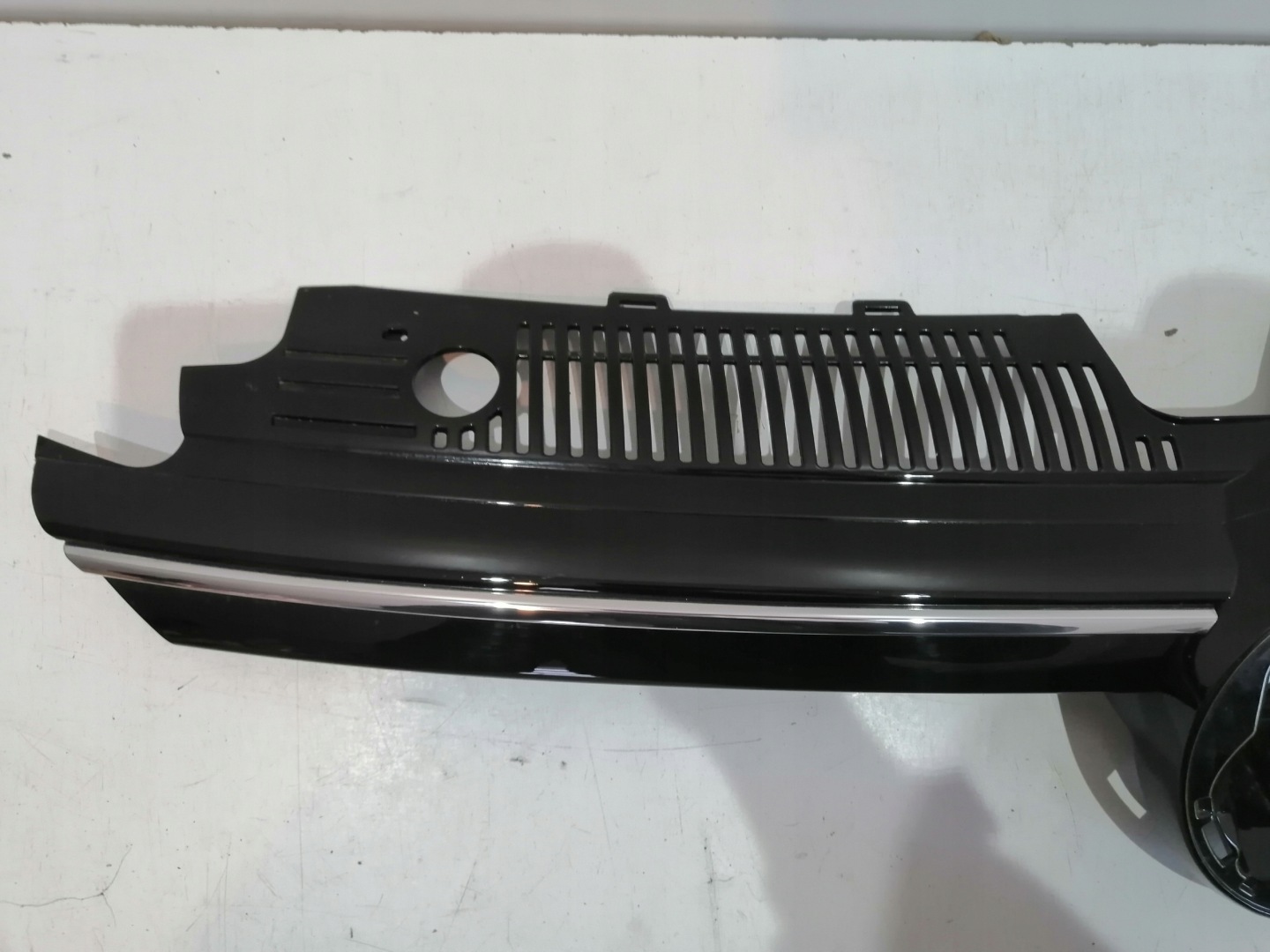 VW Golf V Kühlergrill FRONTGRILL Kühlergitter 5H0853651NV - Thumbnail 4
