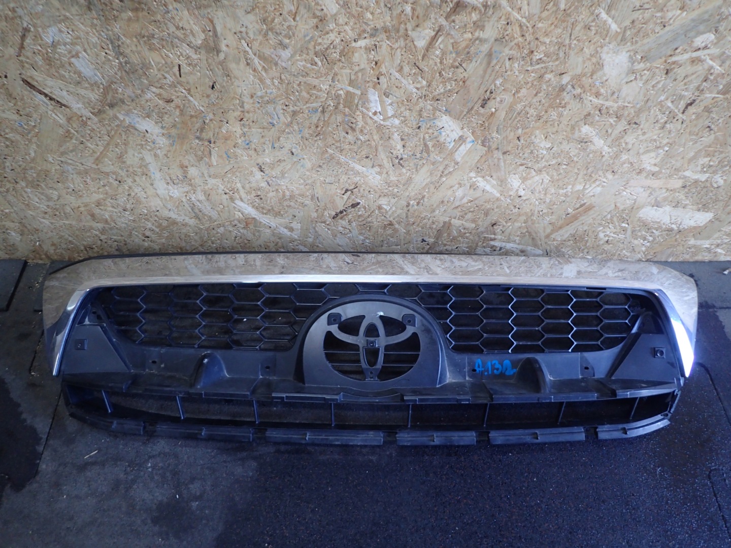 Toyota Hilux AN1P Kühlergrill FRONTGRILL Kühlergitter 531000K250 - Thumbnail 1