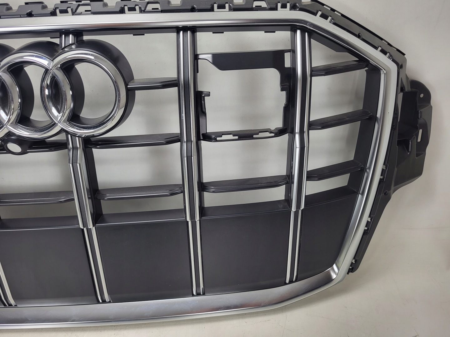 Audi Q7 Kühlergrill FRONTGRILL Kühlergitter 4M0853651AK - Thumbnail 3