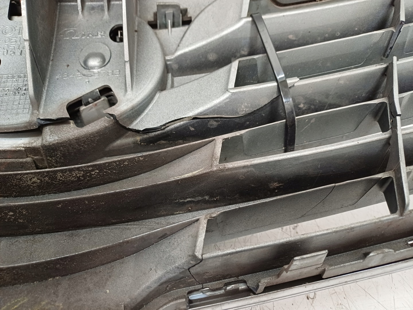 Toyota Avensis T25 Kühlergrill FRONTGRILL Kühlergitter 5310005110R - Thumbnail 8