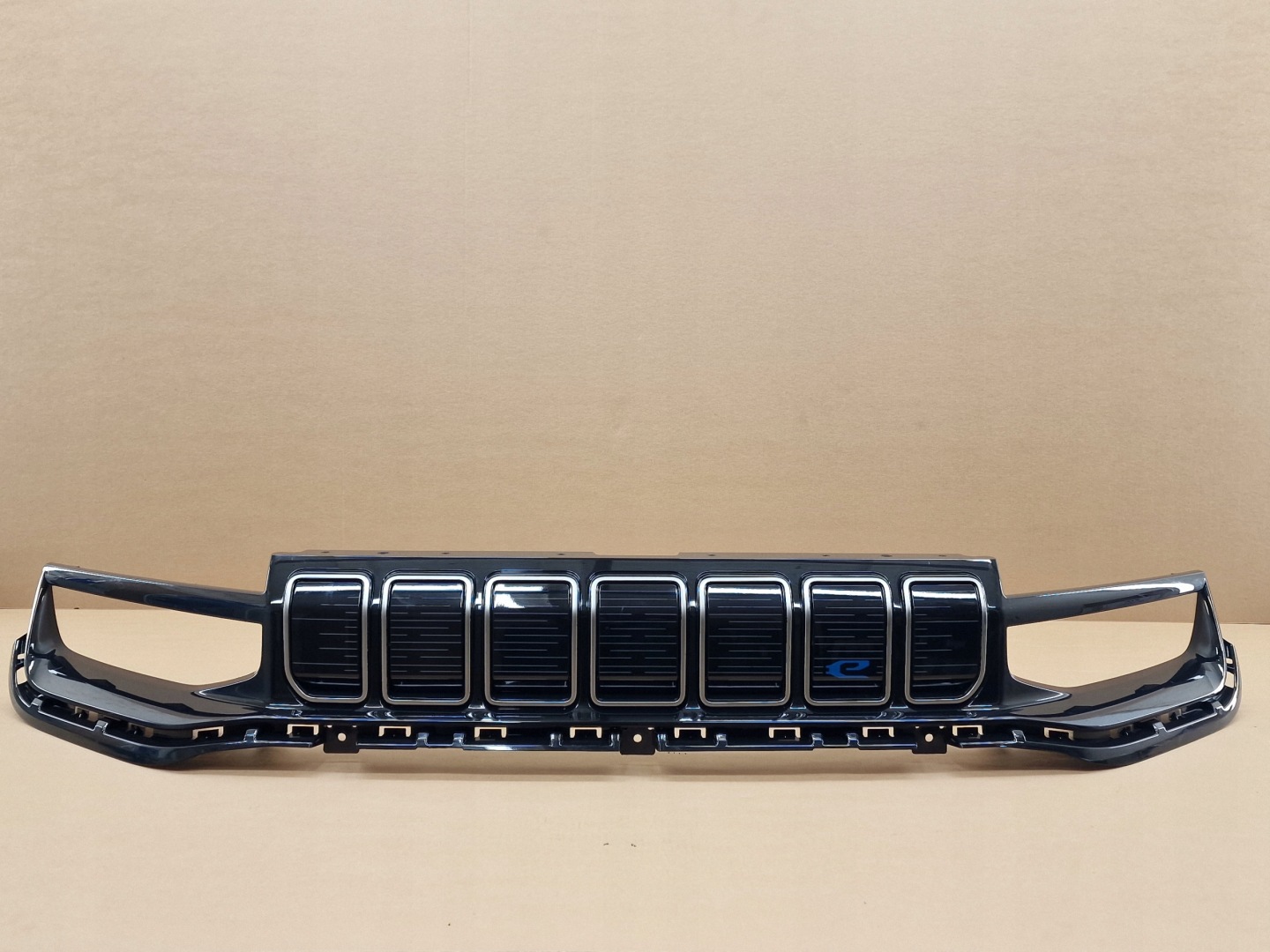 Jeep Avenger FH1 Kühlergrill FRONTGRILL Kühlergitter VG7P735767 - Thumbnail 1
