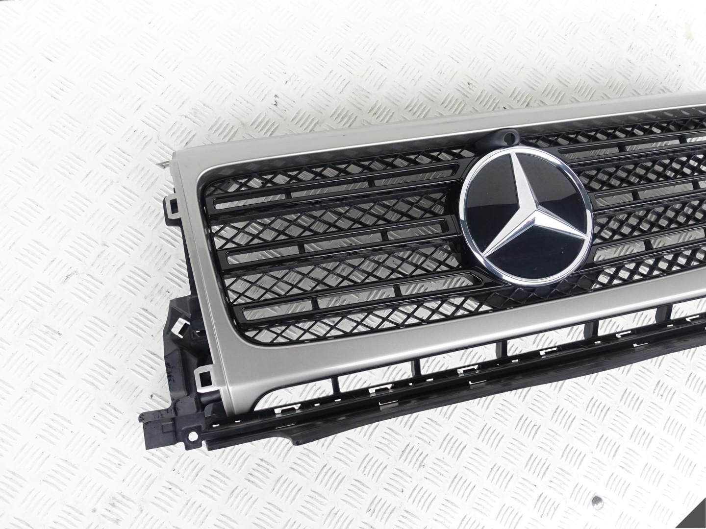Mercedes-Benz G-Klasse W463 Kühlergrill FRONTGRILL Kühlergitter A4638880300 - Thumbnail 2
