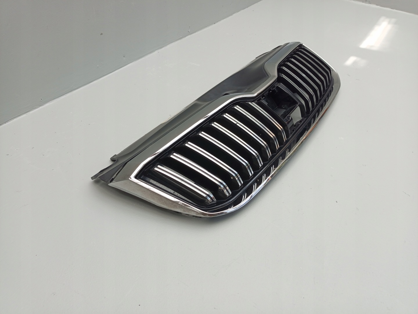 Skoda Superb 3U Kühlergrill FRONTGRILL Kühlergitter 3V0853653G - Thumbnail 10