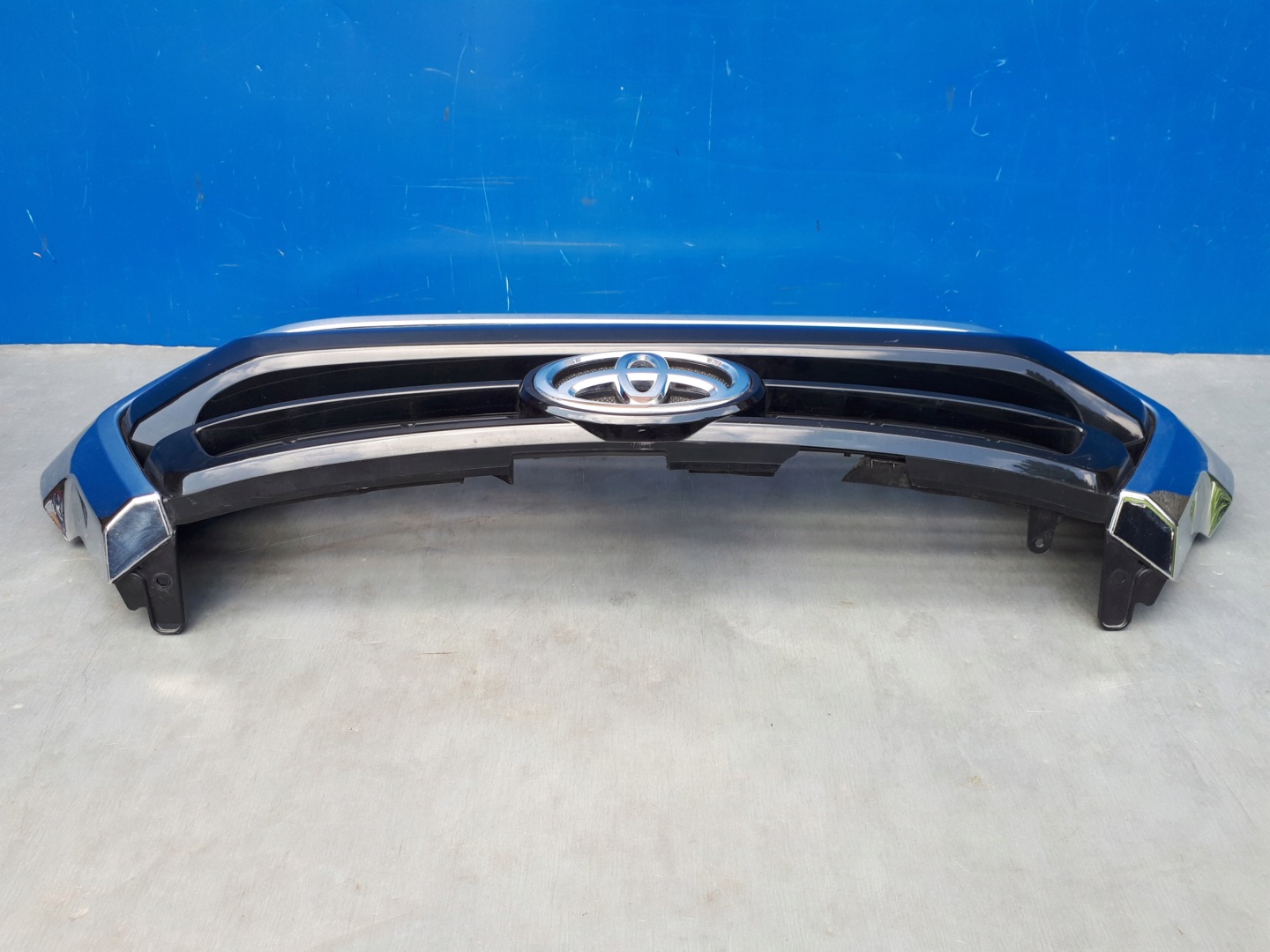 Toyota Hilux AN1P Kühlergrill FRONTGRILL Kühlergitter 531110KB30 - Thumbnail 8