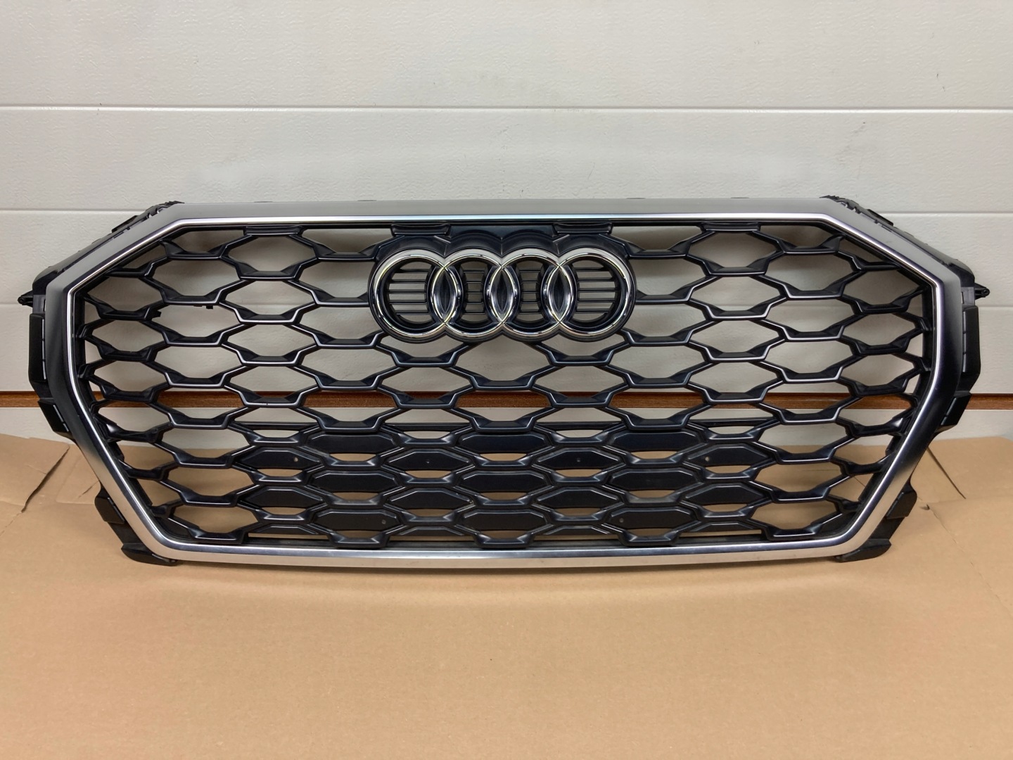 Audi Q3 Kühlergrill FRONTGRILL Kühlergitter 83F853651CG - Thumbnail 1