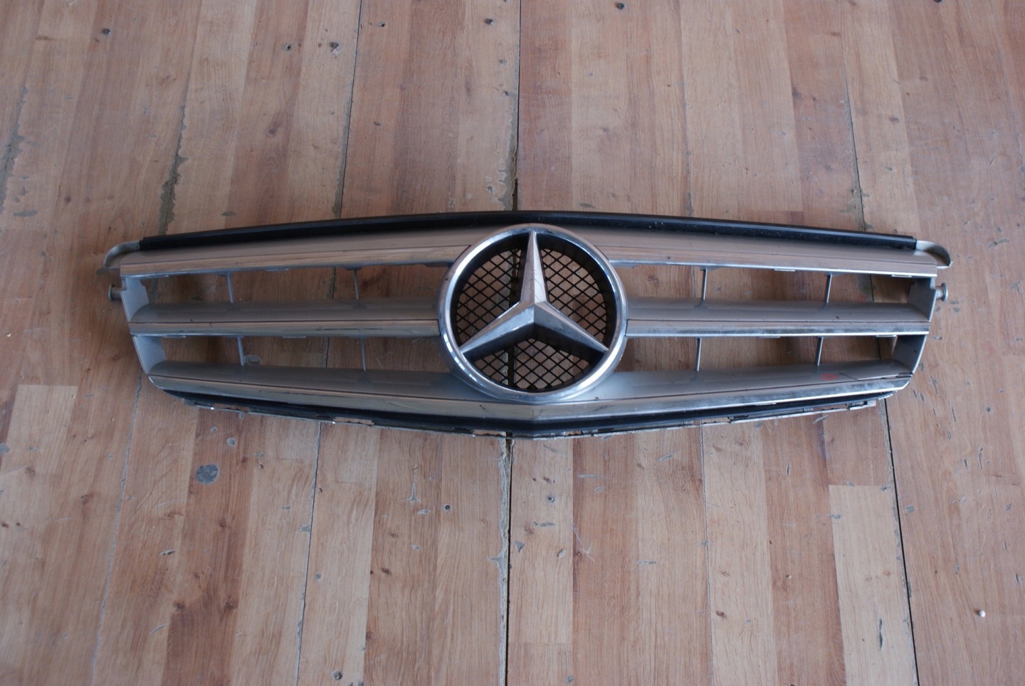 Mercedes-Benz C-Klasse W204 Kühlergrill FRONTGRILL Kühlergitter A2048801928 - Image 1