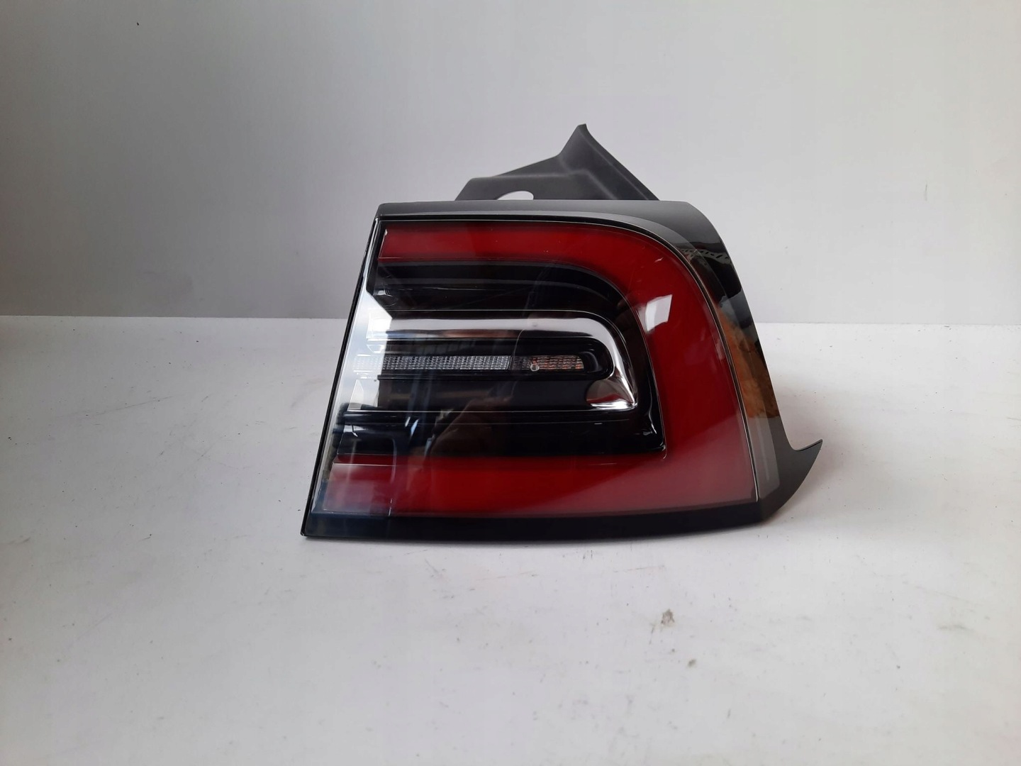 Tesla Model 3 003 Rückleuchte Rearlamp - Thumbnail 1