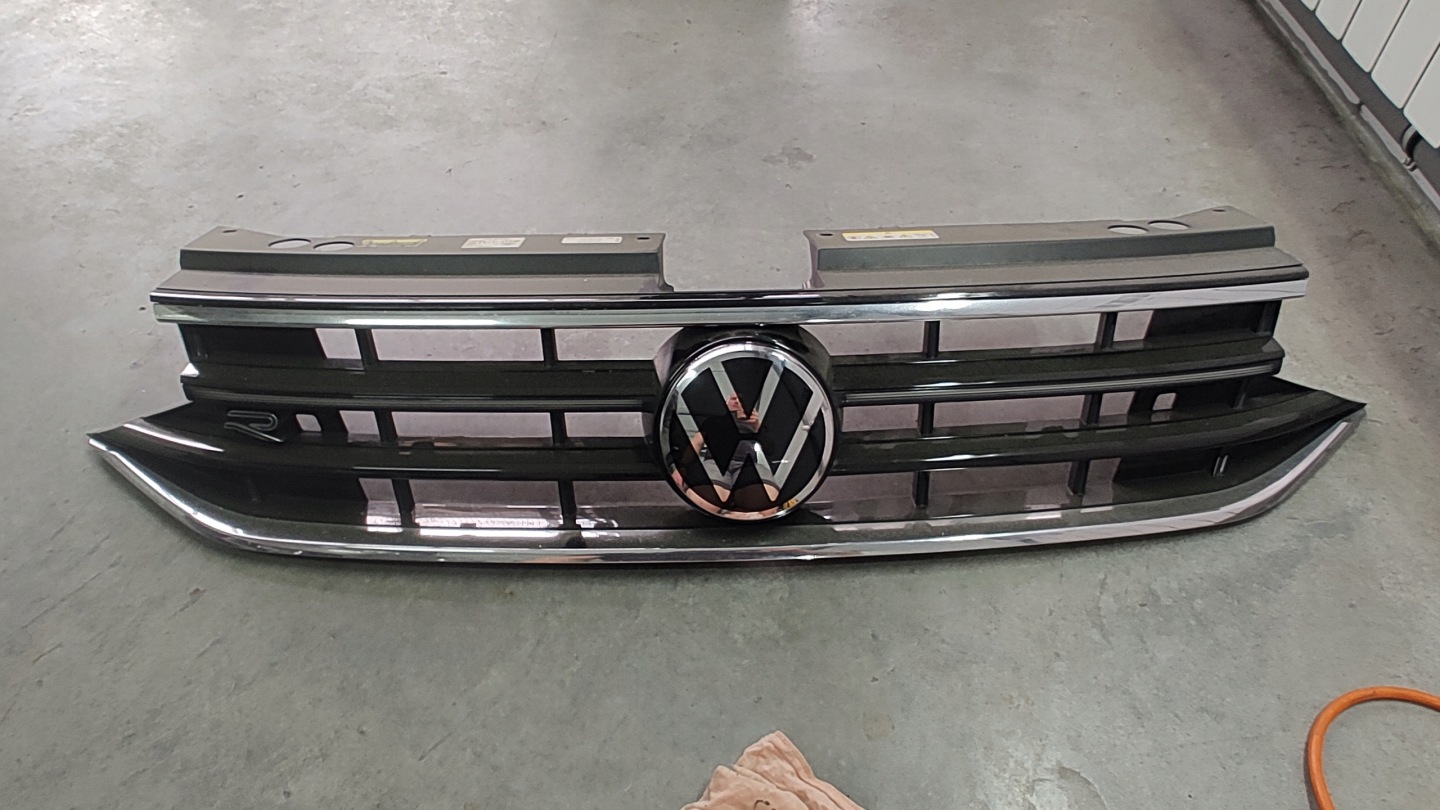 VW Tiguan Kühlergrill FRONTGRILL Kühlergitter 5NN853651AJ - Thumbnail 1