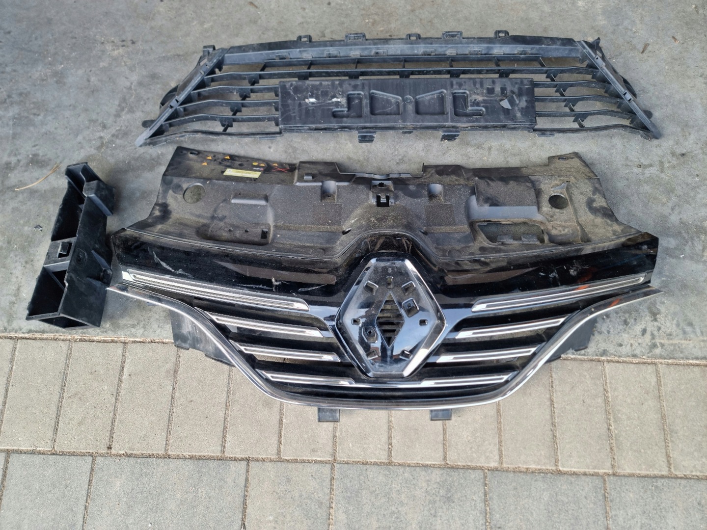 Renault MĂ©gane IV RFB Kühlergrill FRONTGRILL Kühlergitter - Thumbnail 1