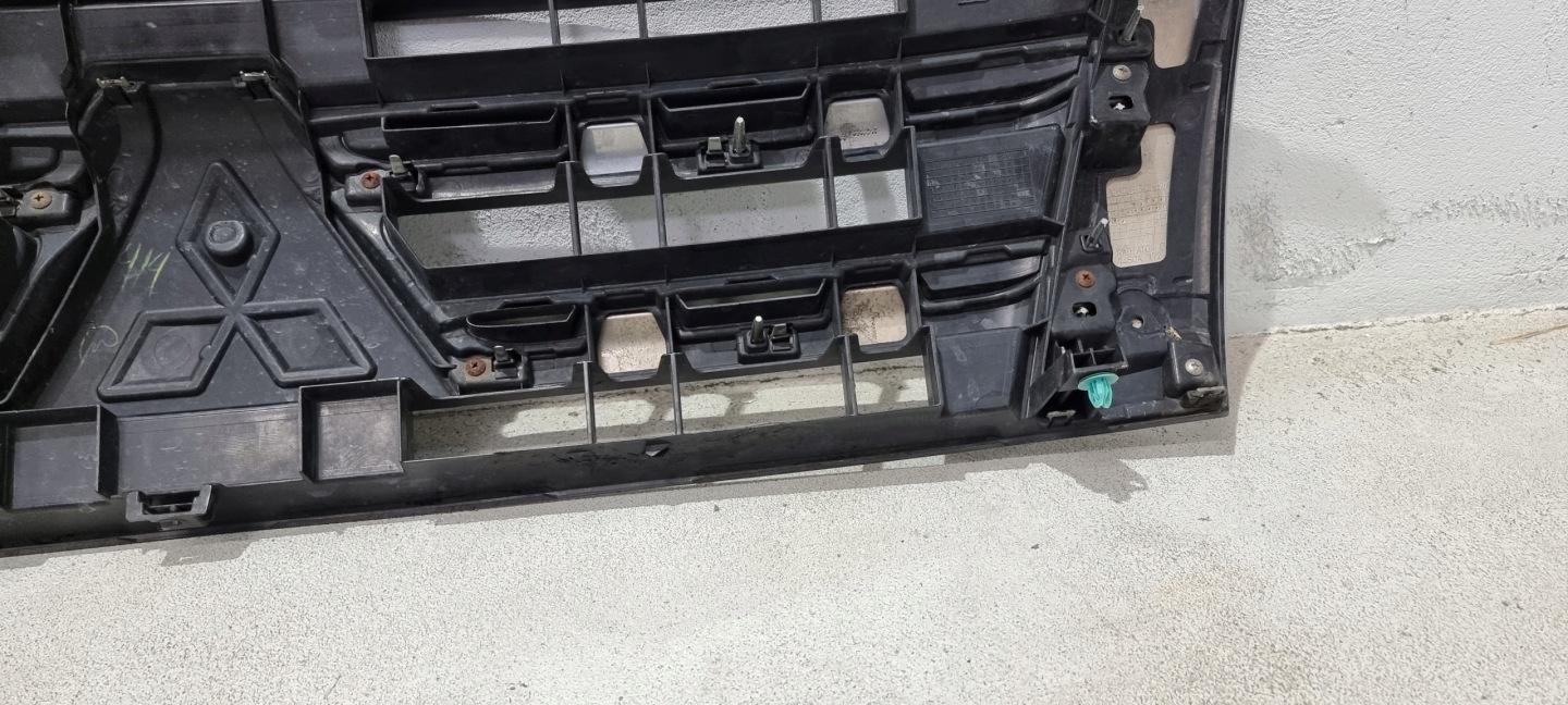 Mitsubishi Pajero V80 Kühlergrill FRONTGRILL Kühlergitter 7450A777 - Thumbnail 12