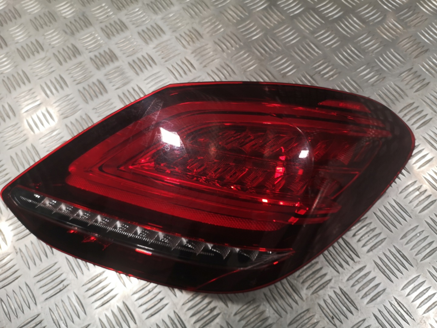 Mercedes-Benz C-Klasse W205 Rückleuchte A2059064803 Rearlamp - Thumbnail 1