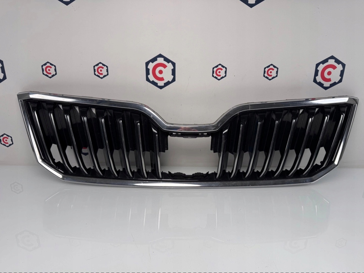 Skoda Superb 3U Kühlergrill FRONTGRILL Kühlergitter 3V0853653B - Thumbnail 1