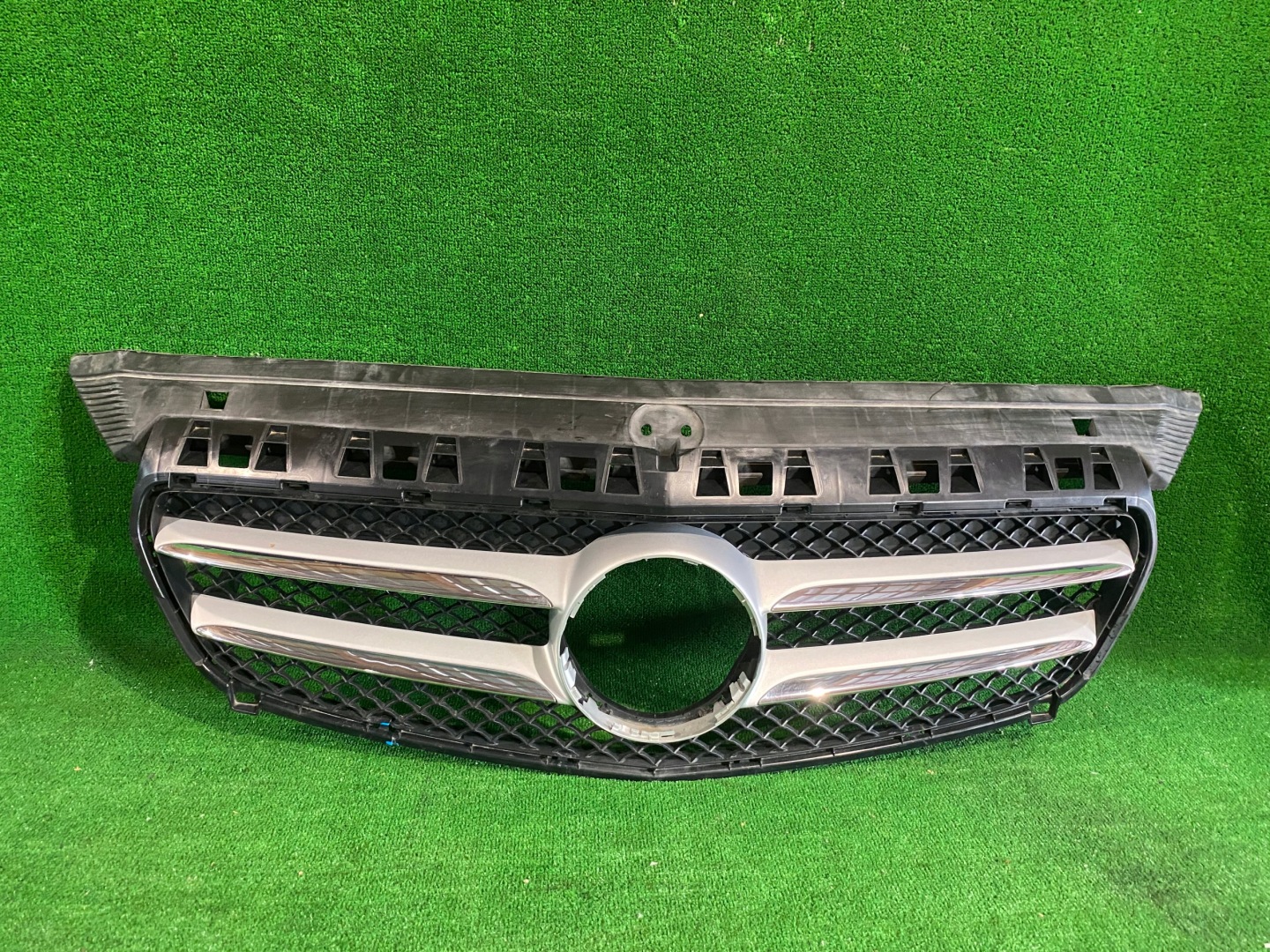 Mercedes-Benz A-Klasse W176 Kühlergrill FRONTGRILL Kühlergitter A1768880360 - Thumbnail 1