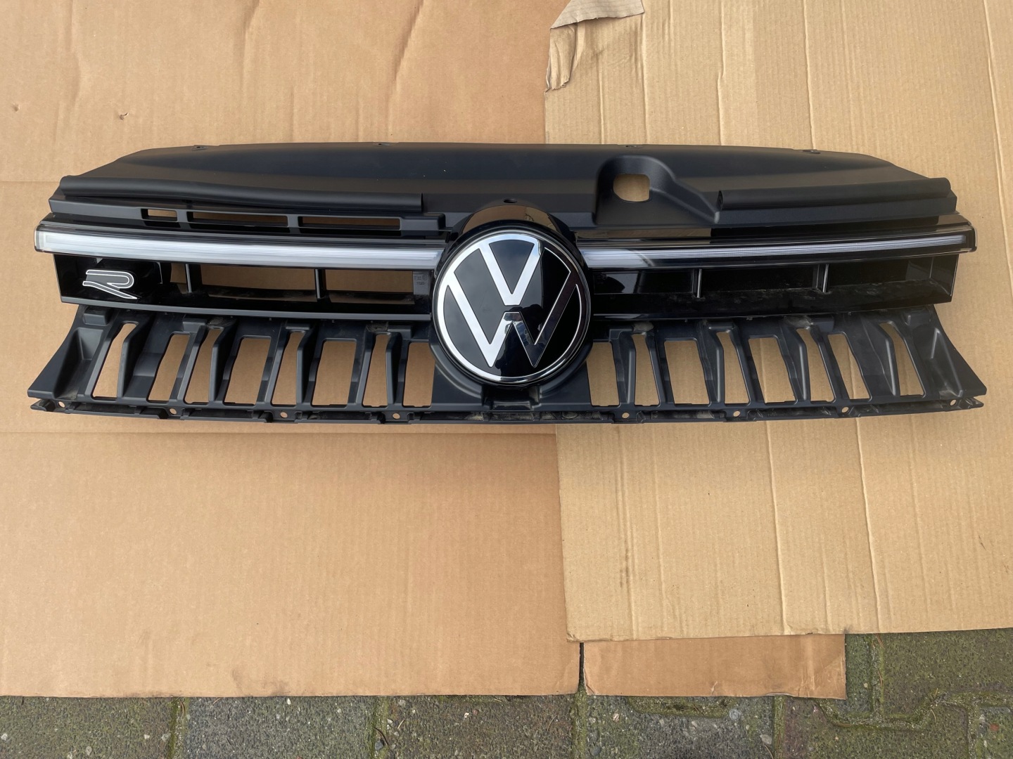 VW Passat B9 Kühlergrill FRONTGRILL Kühlergitter 3J0853653 - Thumbnail 1