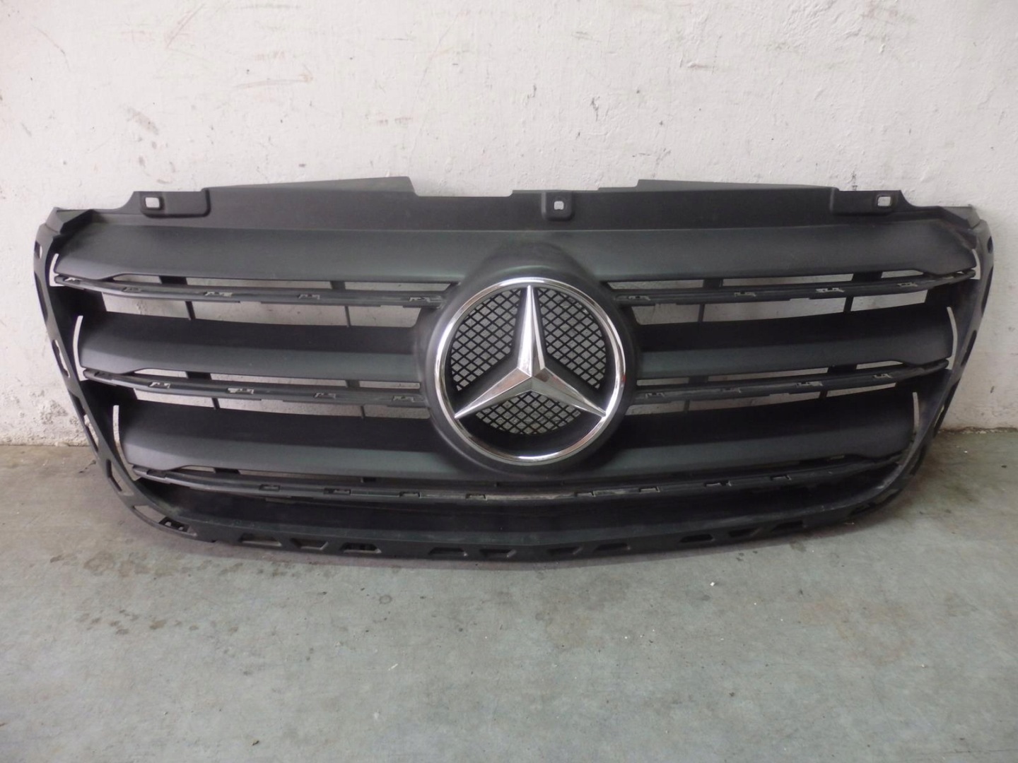Mercedes-Benz Sprinter W910 Kühlergrill FRONTGRILL Kühlergitter A9108852700 - Thumbnail 1