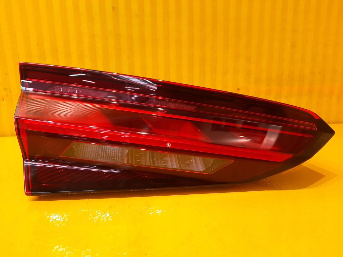 Audi A5 Rückleuchte 8W6945075 Rearlamp - Thumbnail 1