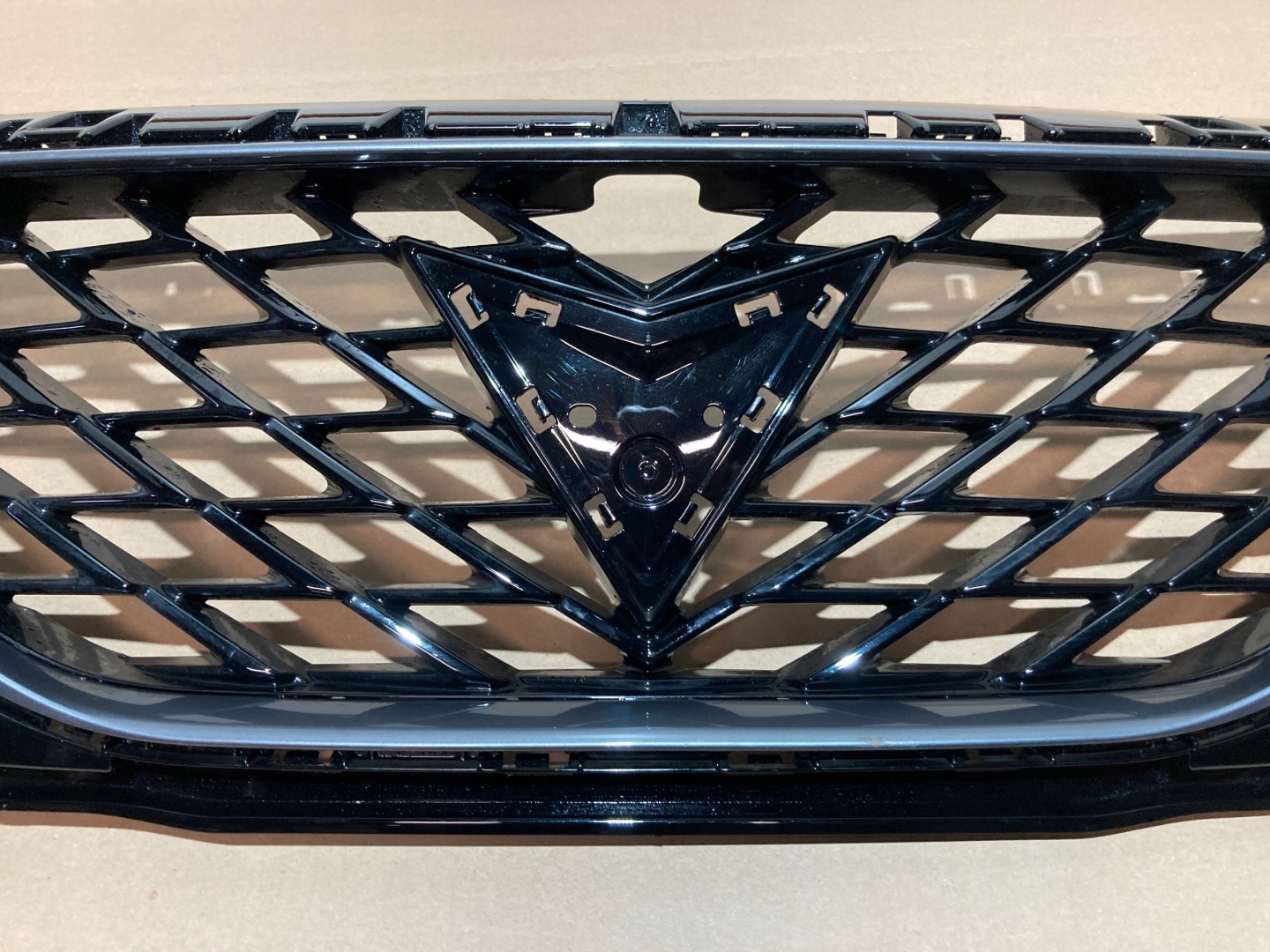 SEAT Formentor KM Kühlergrill FRONTGRILL Kühlergitter 5FF853651C - Thumbnail 3