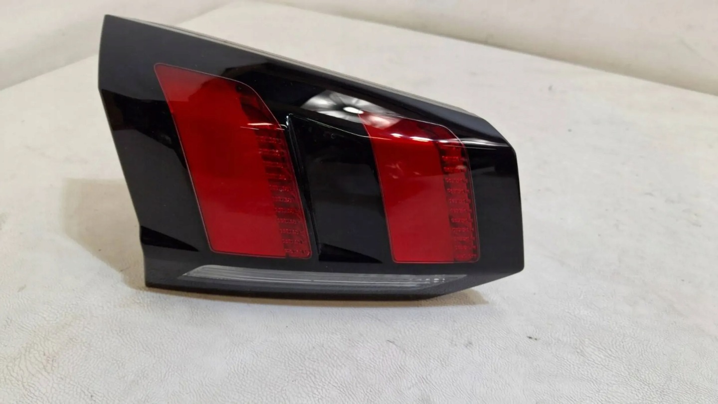 Peugeot 5008 Rückleuchte 9811027880 Rearlamp - Thumbnail 1