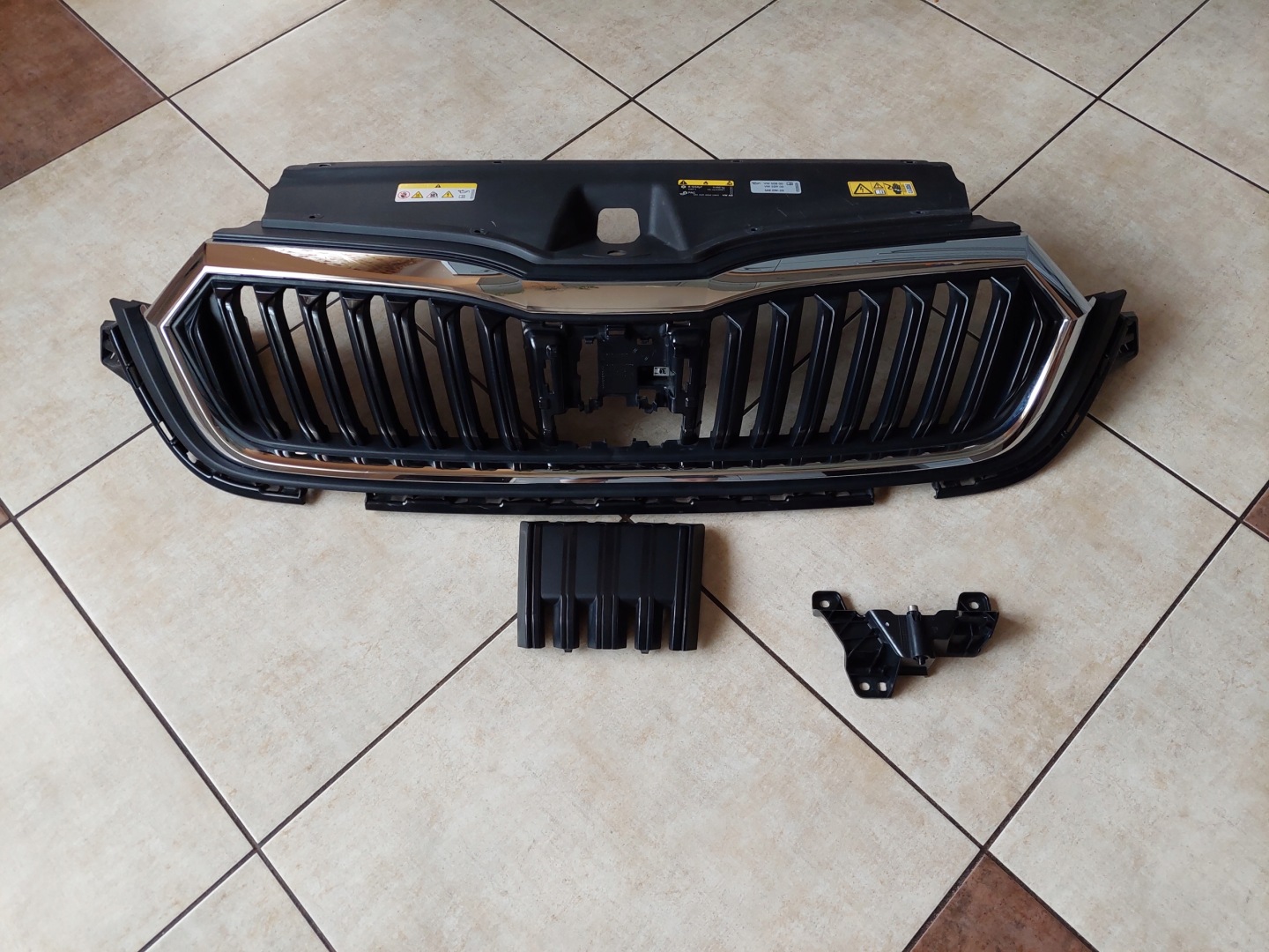Skoda Octavia 1U Kühlergrill FRONTGRILL Kühlergitter 5E3853343 - Thumbnail 1