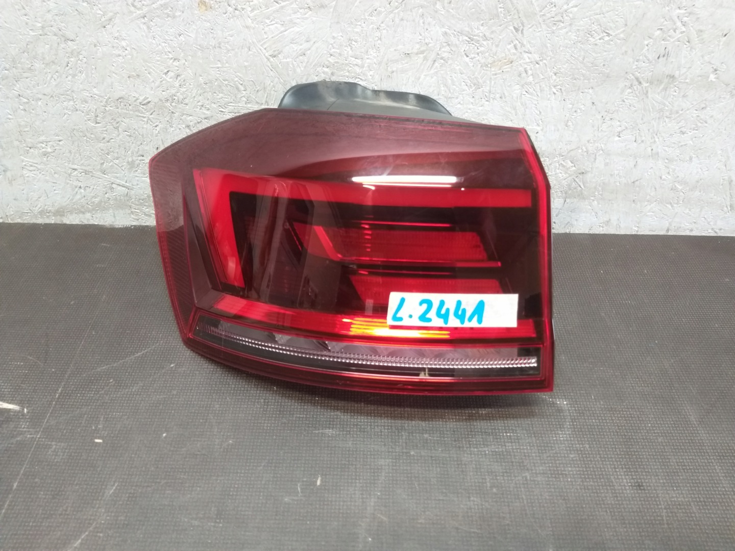 VW Golf Sportsvan Rückleuchte Rearlamp - Thumbnail 1