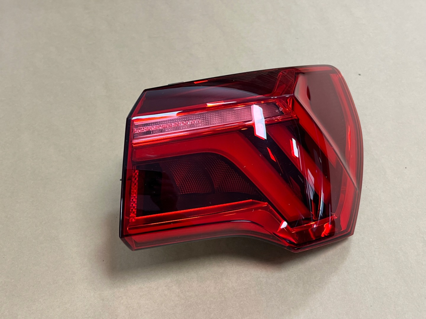 Audi Q3 Rückleuchte 83A945092 Rearlamp - Thumbnail 1