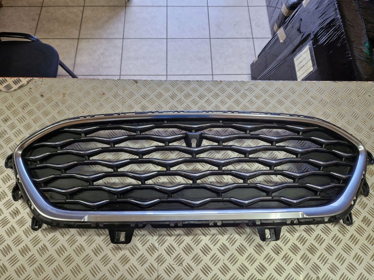 Ford Kuga III Mk3 Kühlergrill FRONTGRILL Kühlergitter LV4B8200VDWLV - Thumbnail 1