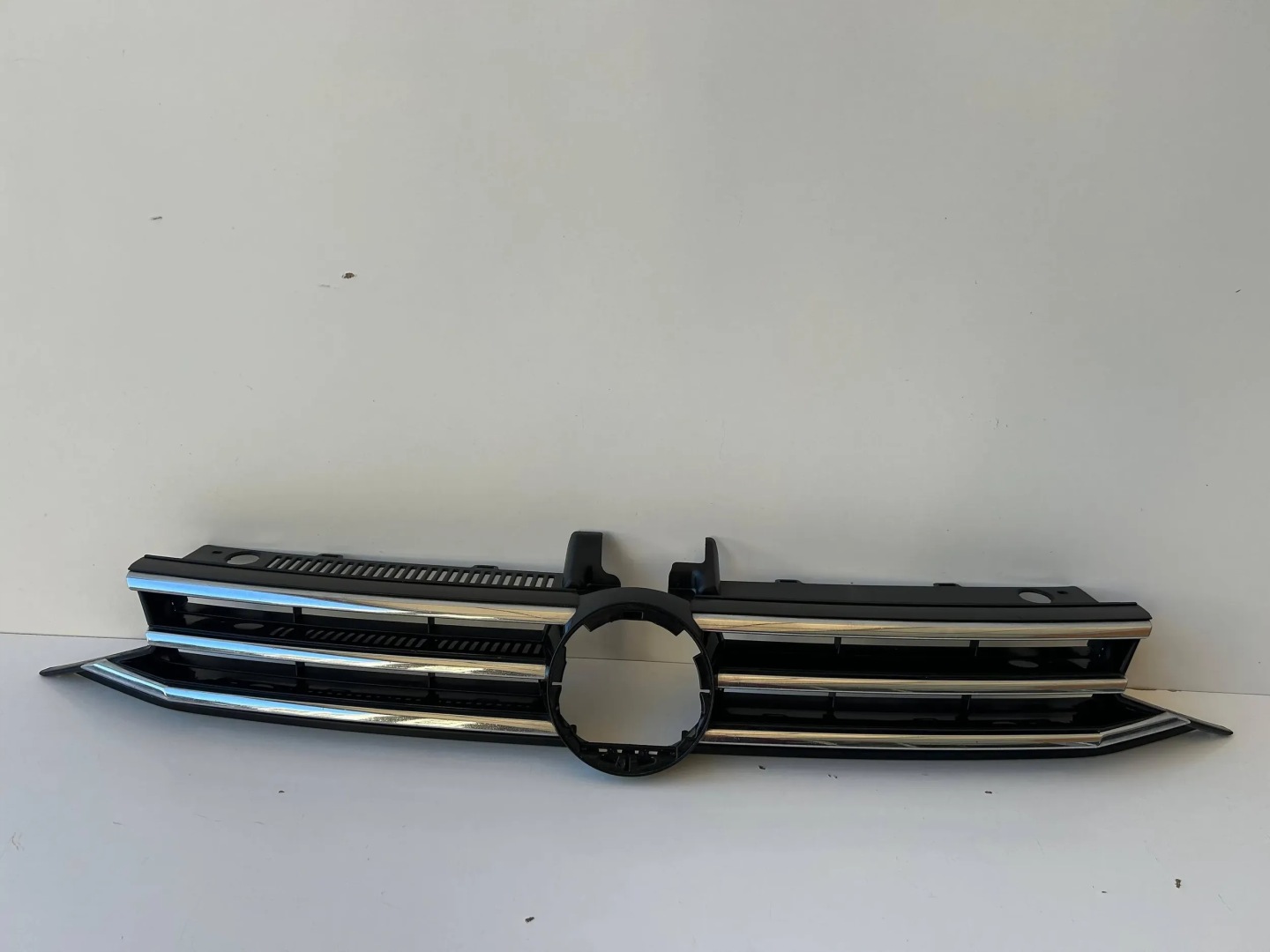 VW Touran 5T Kühlergrill FRONTGRILL Kühlergitter 5TA853651H - Thumbnail 1