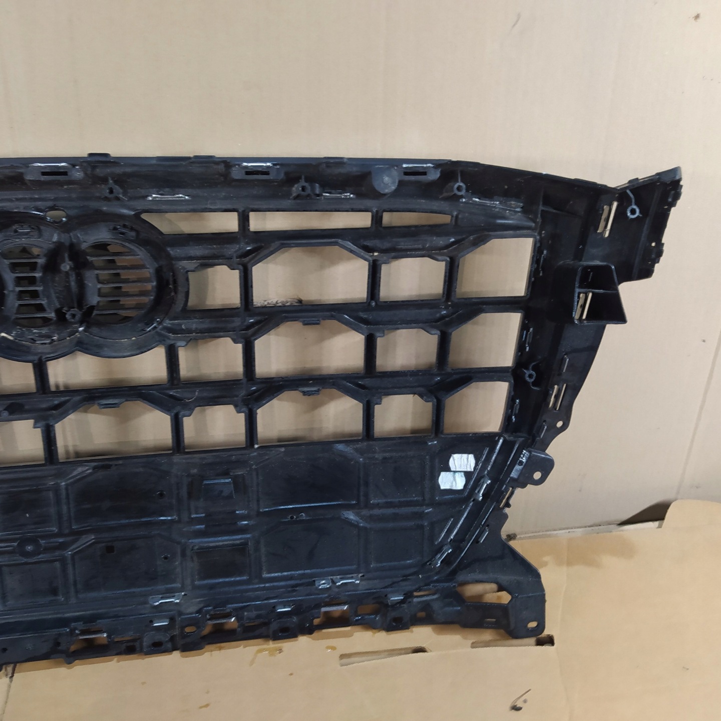 Audi Q2 Kühlergrill FRONTGRILL Kühlergitter 81A853651H - Thumbnail 7