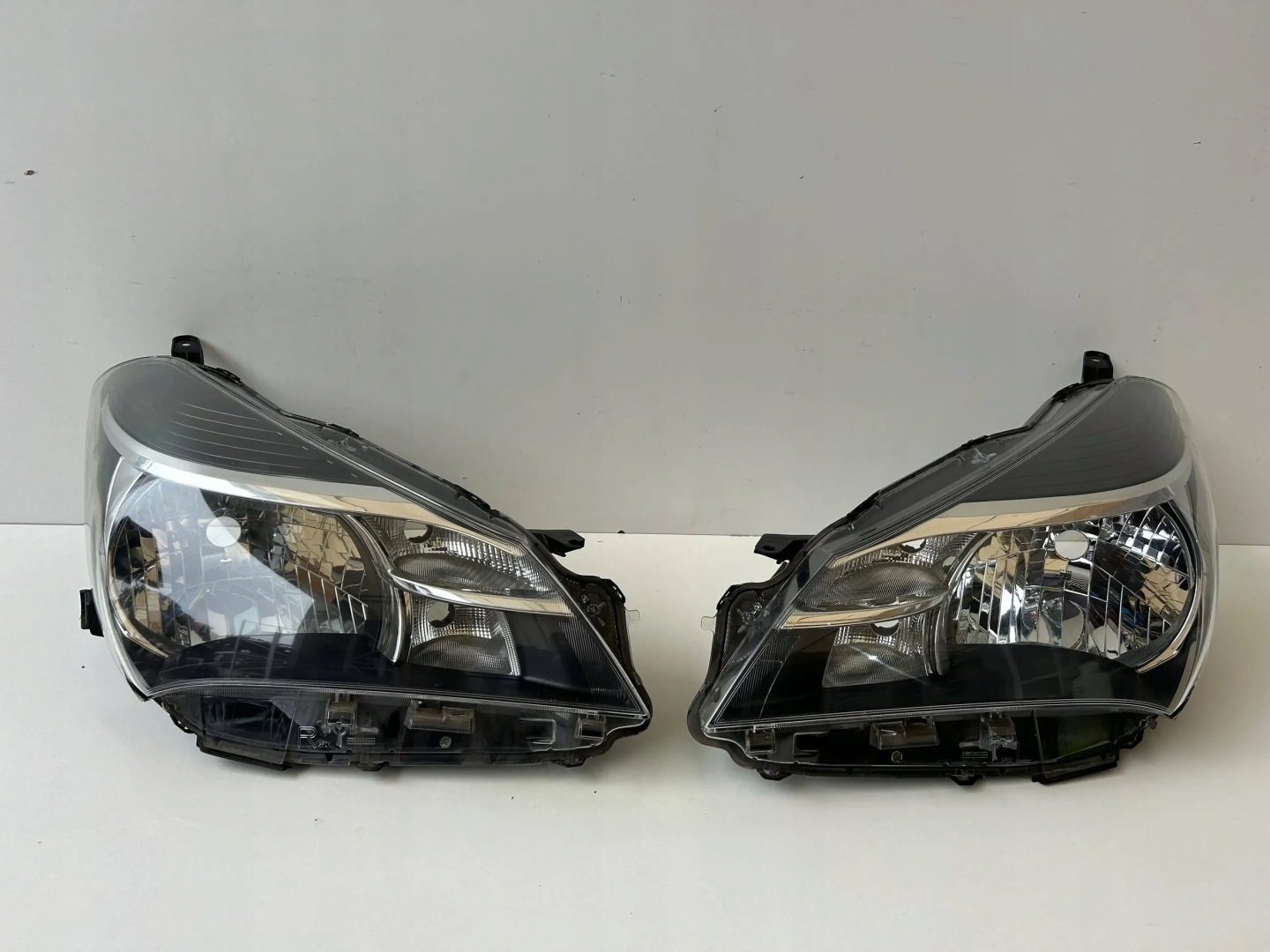 Frontscheinwerfer Toyota Yaris I P1 LED Links Scheinwerfer Headlight - Thumbnail 1