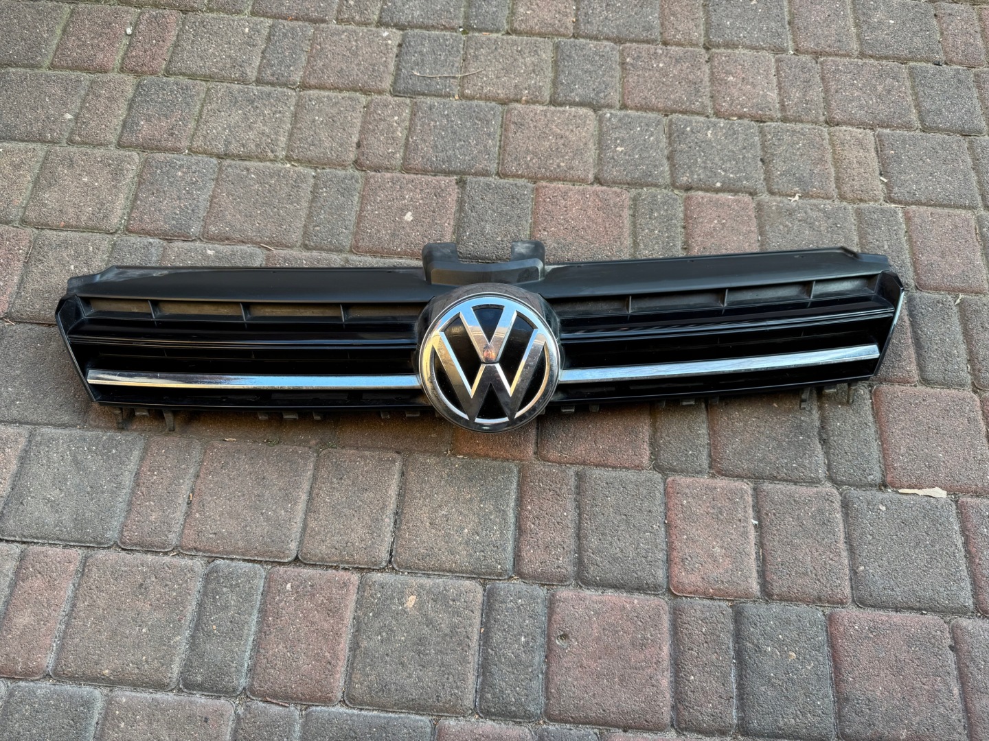 VW Golf V Kühlergrill FRONTGRILL Kühlergitter 5G0853653KA - Thumbnail 1