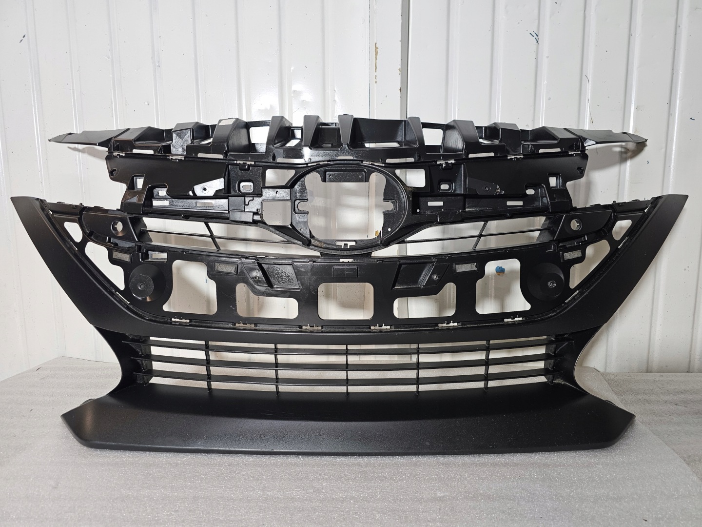 Toyota Prius HW2 Kühlergrill FRONTGRILL Kühlergitter 5311247350A - Thumbnail 1