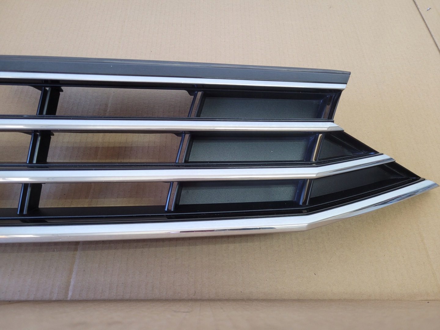 VW Passat B8 Kühlergrill FRONTGRILL Kühlergitter 3G0853653L - Thumbnail 9
