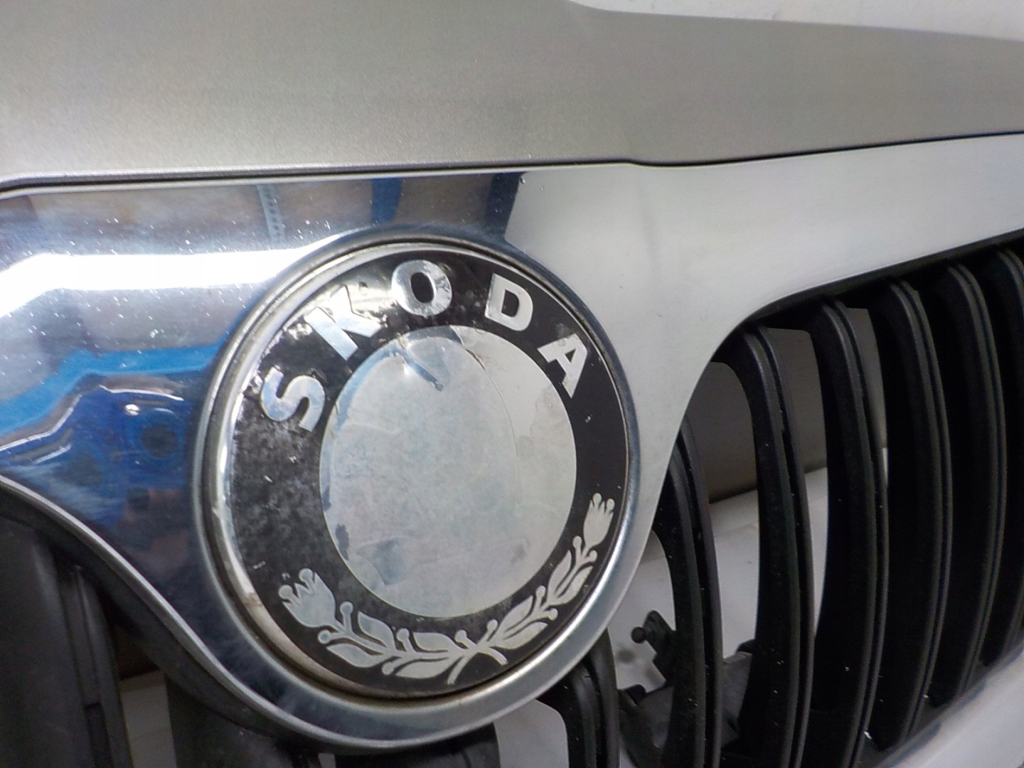 Skoda Superb 3U Kühlergrill FRONTGRILL Kühlergitter 3U0853651F - Thumbnail 8