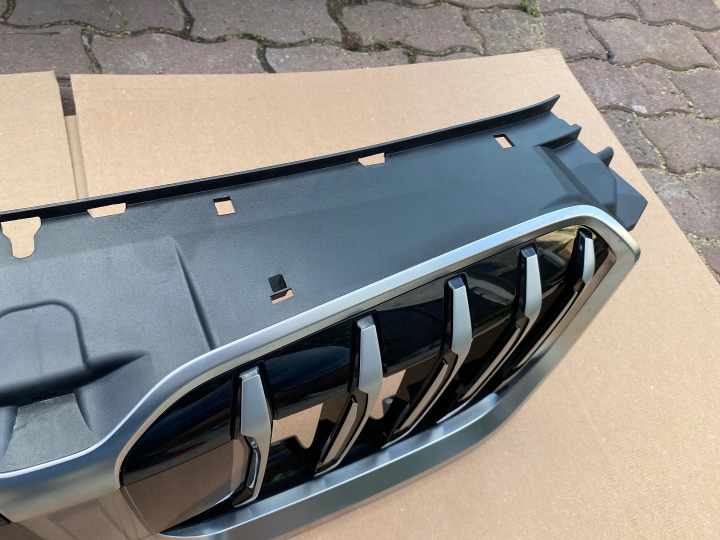 BMW X1 U11 Kühlergrill FRONTGRILL Kühlergitter 9880301 - Thumbnail 5