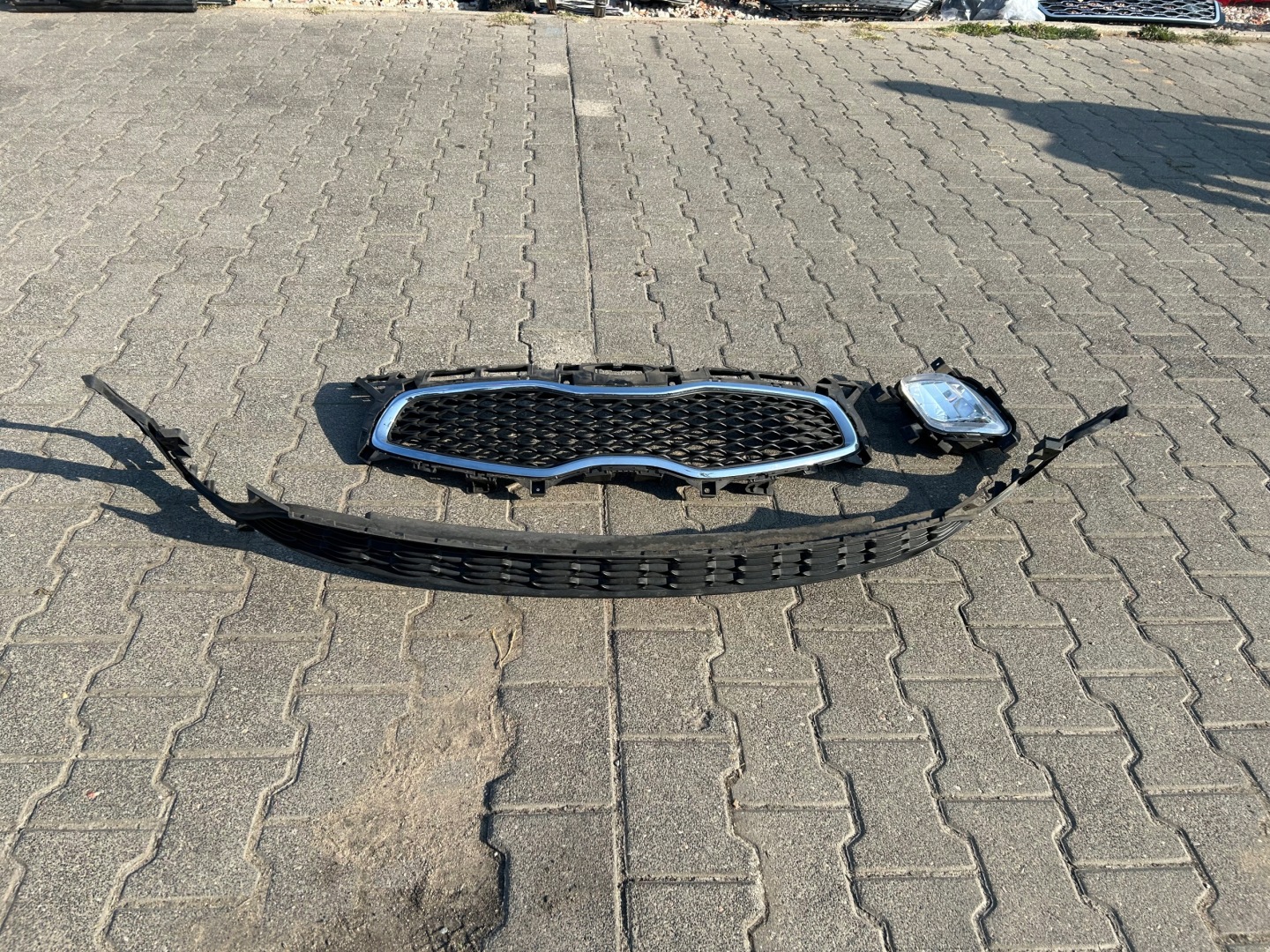 Kia Carens BK Kühlergrill FRONTGRILL Kühlergitter - Thumbnail 1