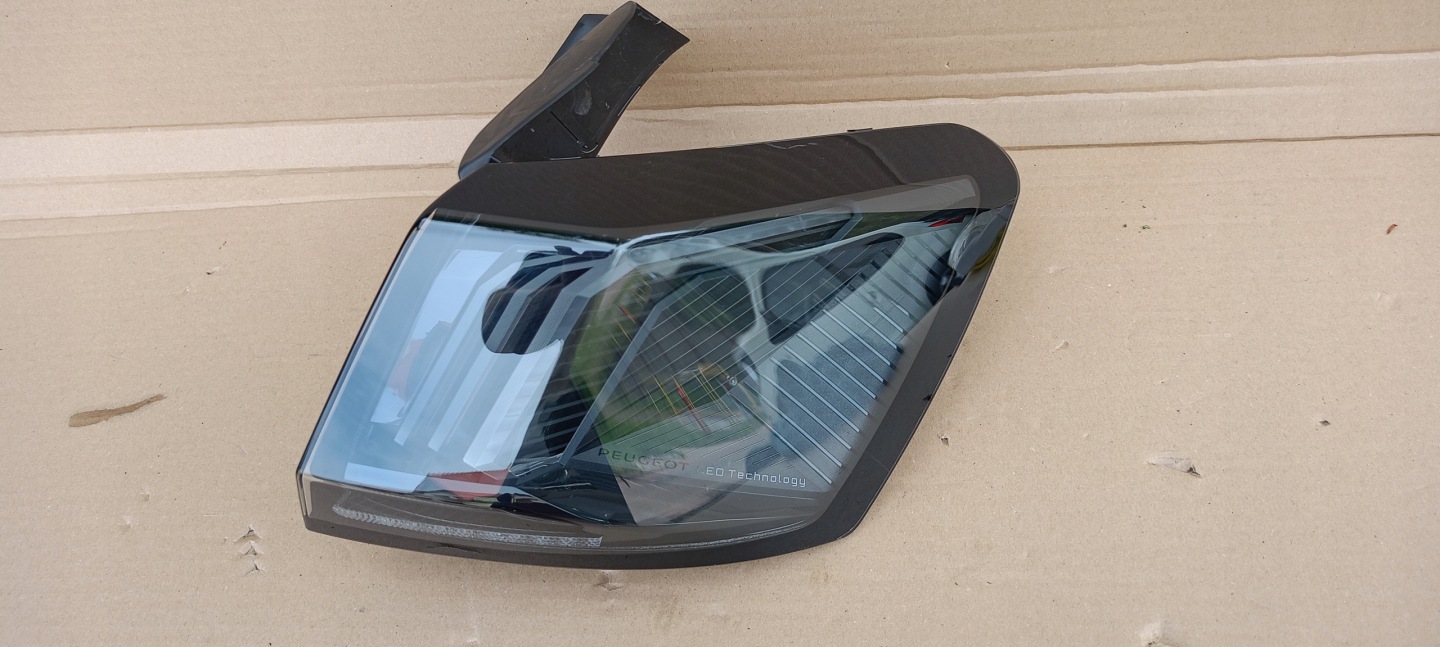 Peugeot 3008 Rückleuchte 9836231180 Rearlamp - Thumbnail 1
